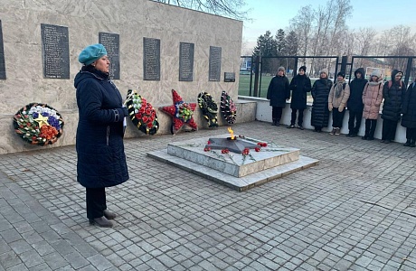 В поселке Колышлей 2 декабря 2022 года  состоялось торжественное возложение цветов к мемориалу погибшим колышлейцам, посвященное памятной дате России – Дню Неизвестного Солдата