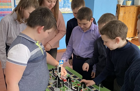 1 февраля 2023 года в НОШс. Зеленовка – филиал МОУ СОШ №2 р.п. Колышлейсостоялась встреча учащихся школы с сотрудниками отделения ГИБДД МО МВД России «Колышлейский» 
