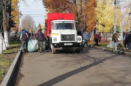 В целях наведения санитарного порядка и благоустройства территорий населенных пунктов Колышлейского района 12 октября на территории района состоялся субботник