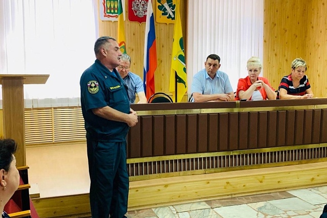 В Администрации Колышлейского района 22 августа 2023 года глава Колышлейского района Михаил Максимов провел совещание 
