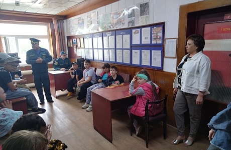 На территории 29 ПСЧ 1 ПСО ФПС ГПС Главного управления МЧС России по Пензенской области была проведена экскурсия. На территории 29 ПСЧ 1 ПСО ФПС ГПС Главного управления МЧС России по Пензенской области была проведена экскурсия.