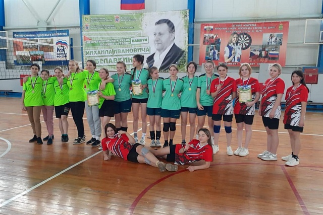 В ФОКе «Олимп» р.п. Колышлей 3 января 2024 года состоялось Первенство МБОУ ДО «ДЮСШ Колышлейского района» по волейболу среди женских команд